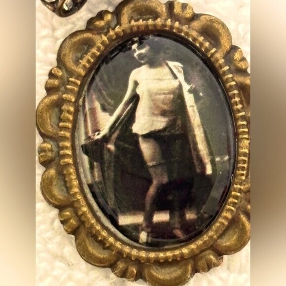 Photo portrait burlesque dancer earrings - Picture 6 of 6